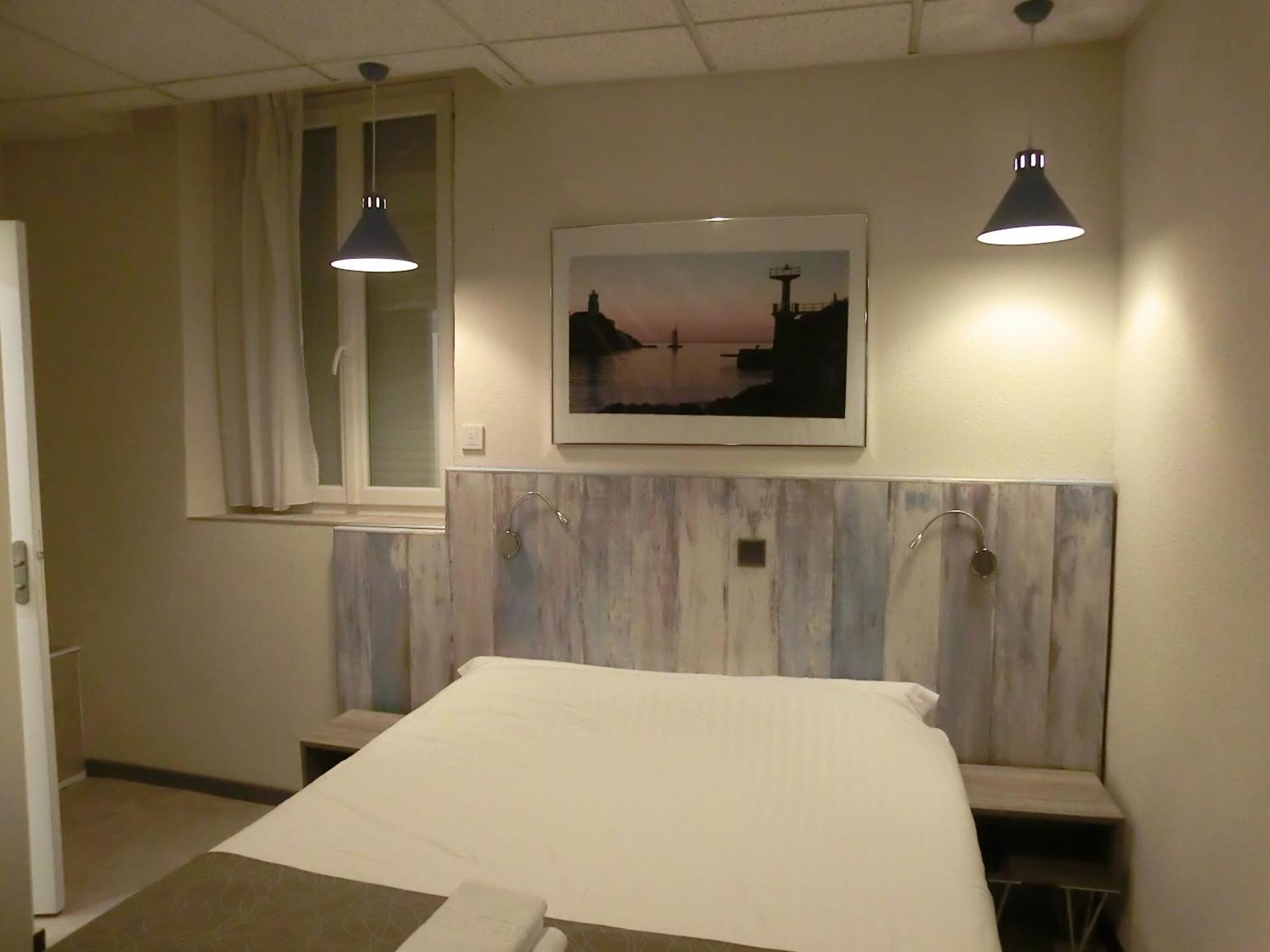 Hotel Sur Le Quai Port Vendres Rum bild