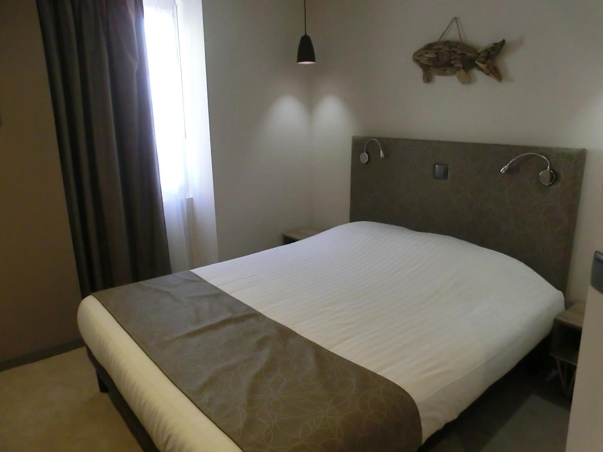 Hotel Sur Le Quai Port Vendres Rum bild