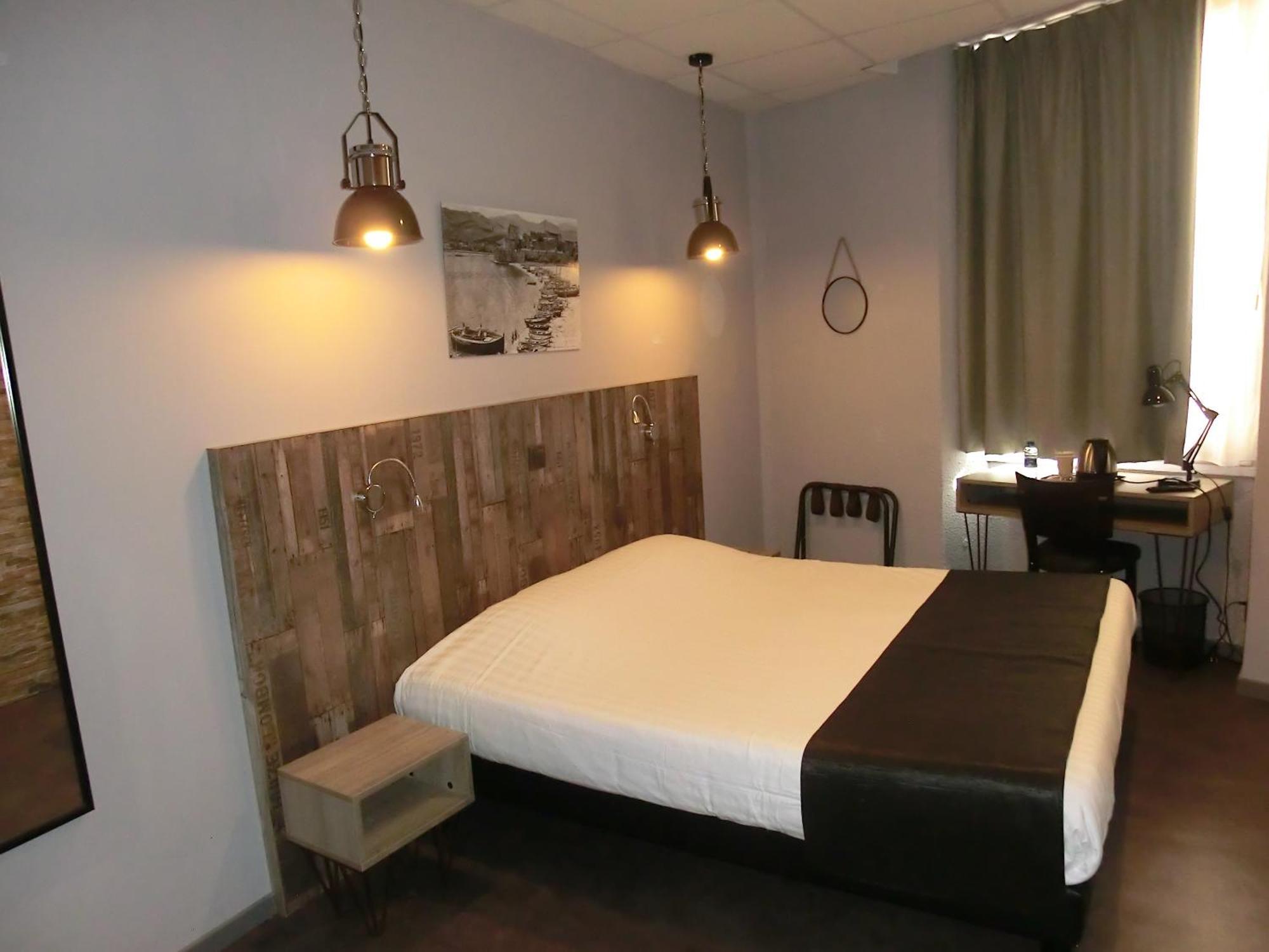 Hotel Sur Le Quai Port Vendres Rum bild