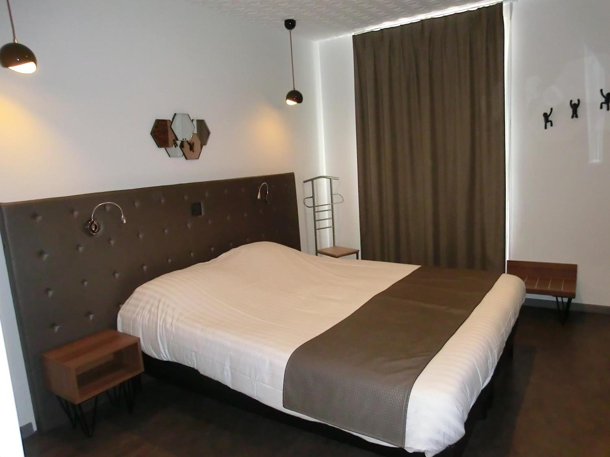 Hotel Sur Le Quai Port Vendres Rum bild